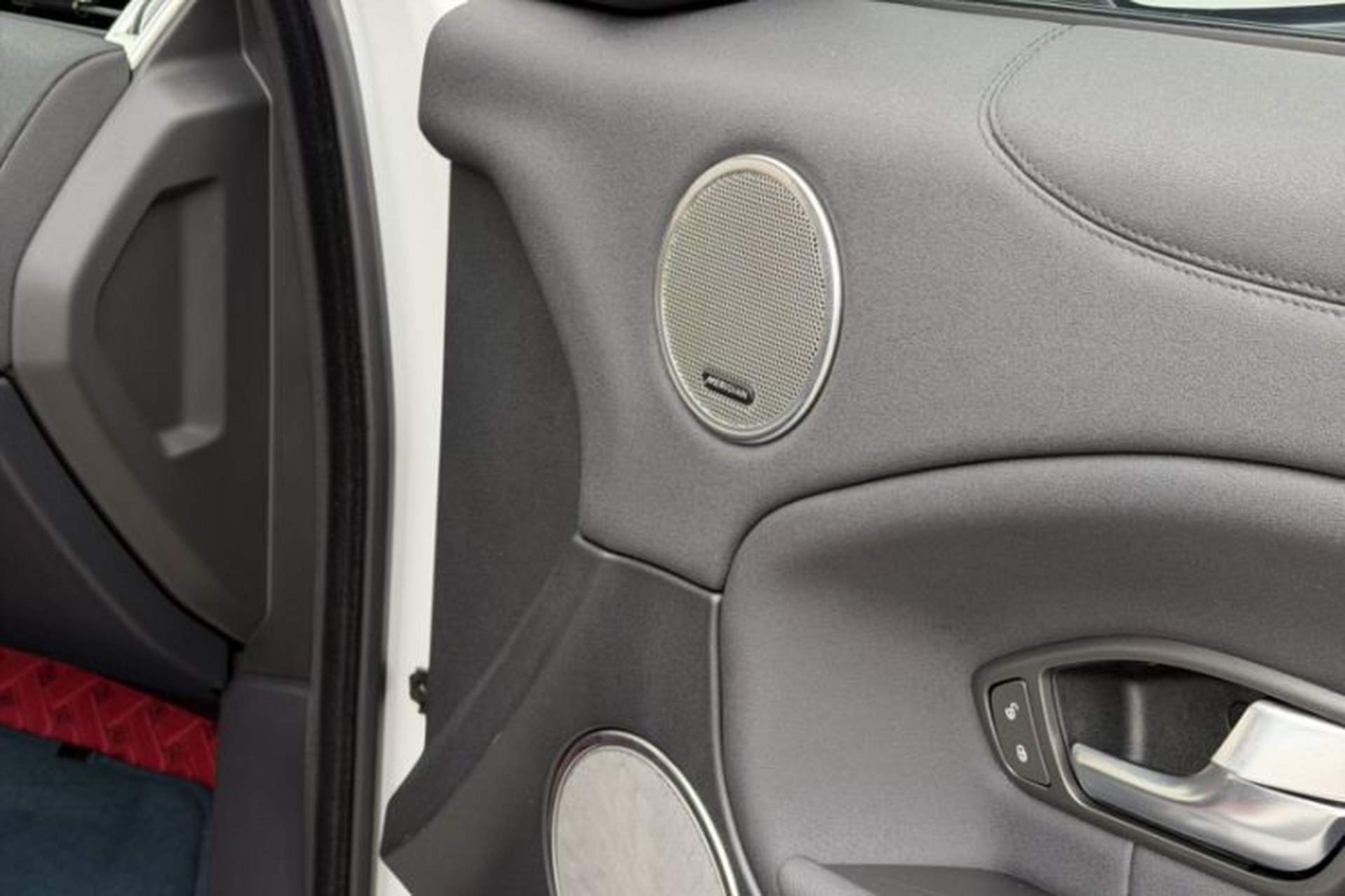 Used Land Rover Range Evoque 2016 2.0T SE Smart Glow Edition Interior 4