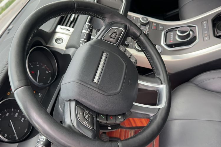 Used Land Rover Range Evoque 2016 2.0T SE Smart Glow Edition Interior 5