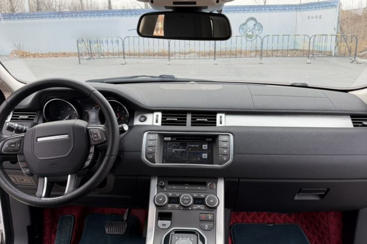 Used Land Rover Range Evoque 2016 2.0T SE Smart Glow Edition Interior 6