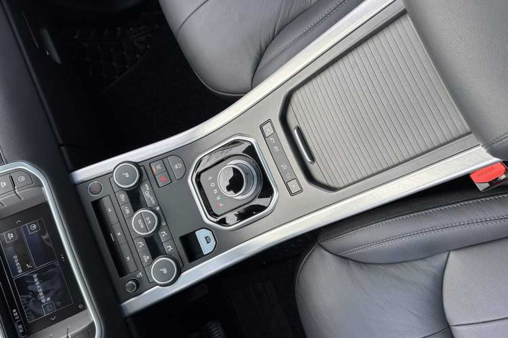 Used Land Rover Range Evoque 2016 2.0T SE Smart Glow Edition Interior 6