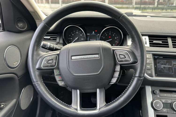 Used Land Rover Range Evoque 2016 2.0T SE Smart Glow Edition Interior 7