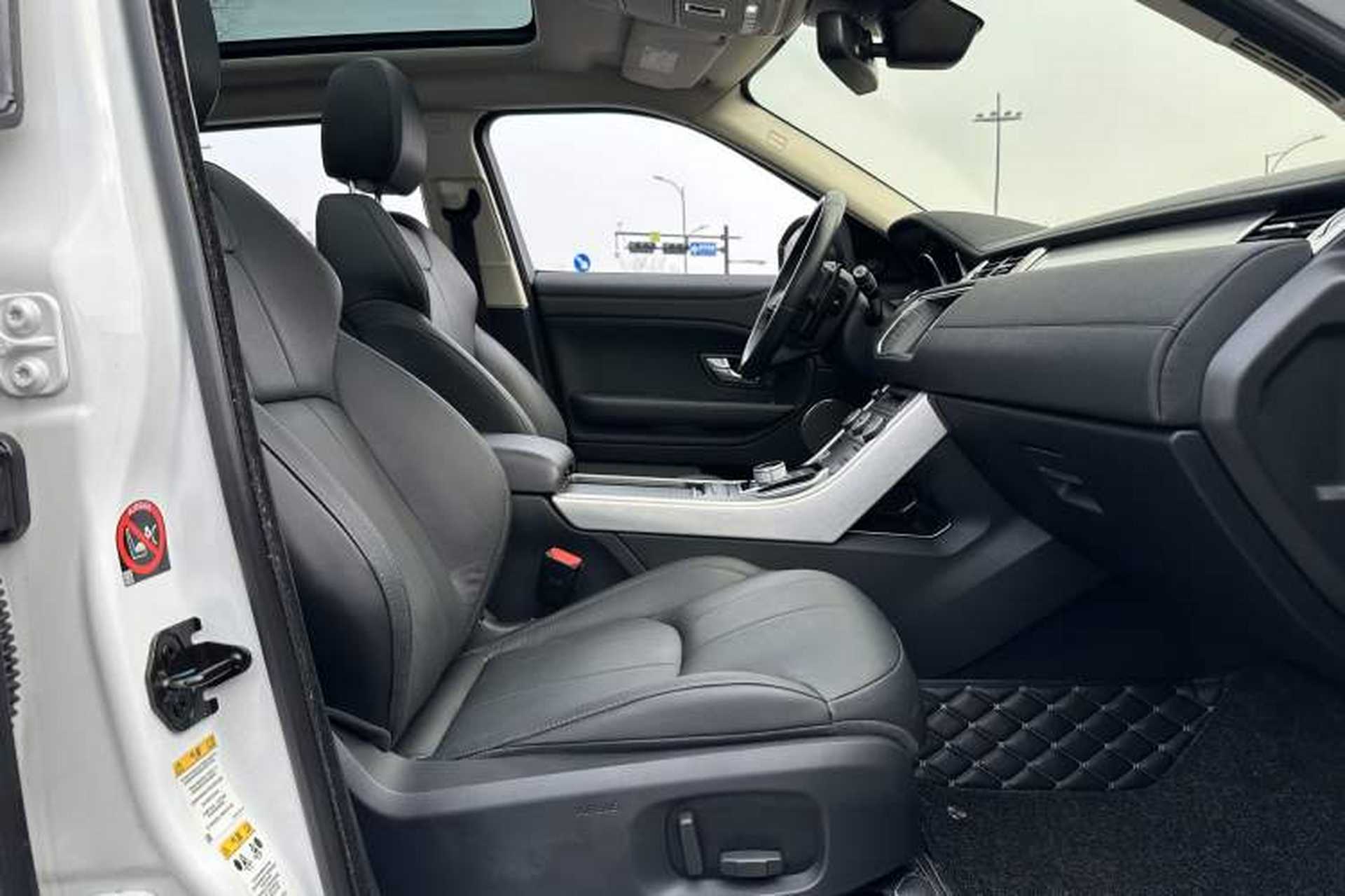 Used Land Rover Range Evoque 2016 2.0T SE Smart Glow Edition Interior 9