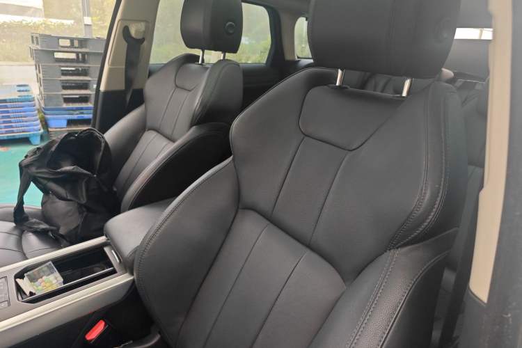 Used Land Rover Range Evoque 2016 2.0T SE Smart Glow Edition Left Front Seat