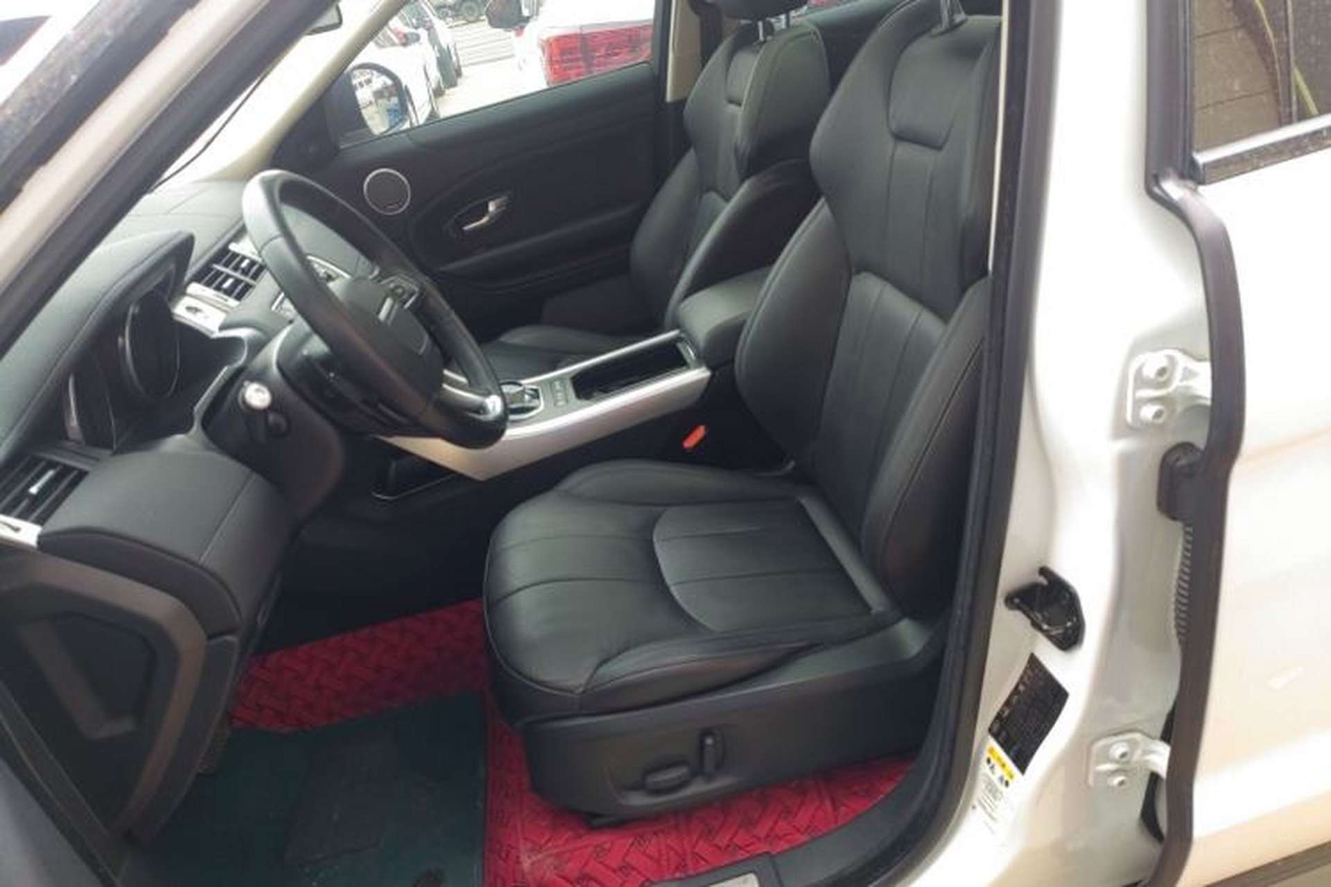 Used Land Rover Range Evoque 2016 2.0T SE Smart Glow Edition Left Front Seat
