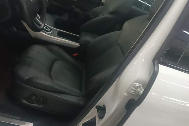 Used Land Rover Range Evoque 2016 2.0T SE PLUS Smart Enjoyment Edition Left Front Seat