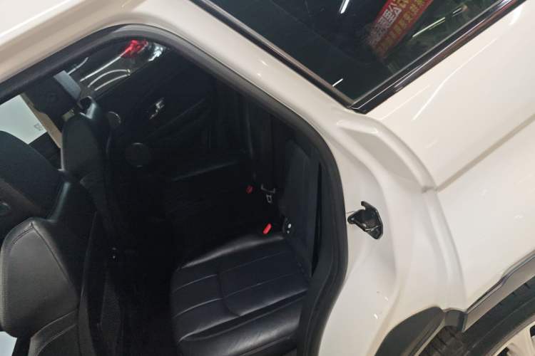 Used Land Rover Range Evoque 2016 2.0T PURE Style Edition Left Rear Seat
