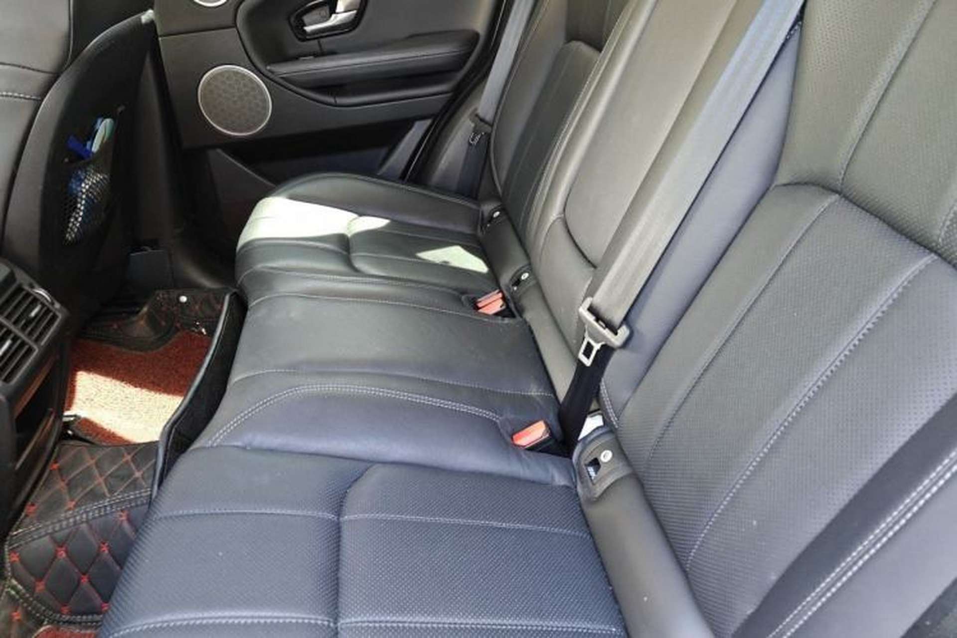 Used Land Rover Range Evoque 2016 2.0T SE PLUS Smart Enjoyment Edition Left Rear Seat