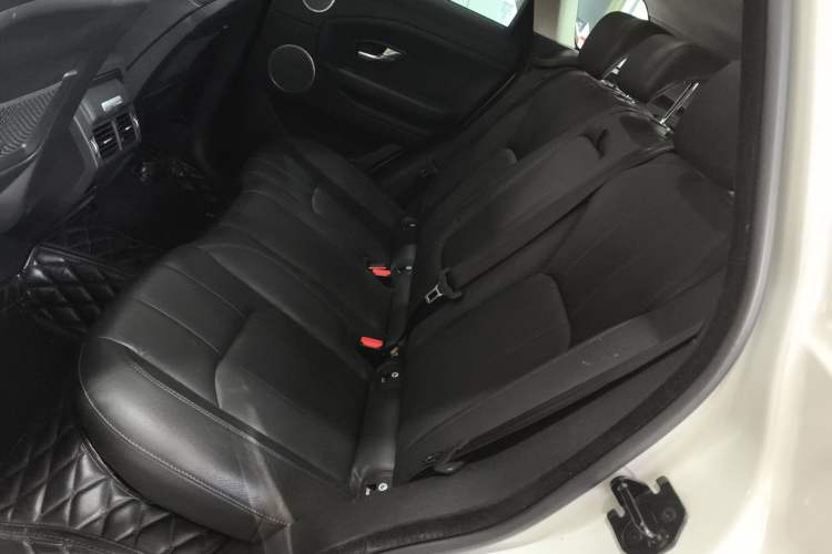 Used Land Rover Range Evoque 2016 2.0T SE Smart Glow Edition Left Rear Seat