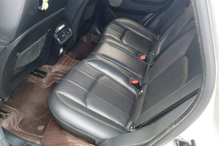 Used Land Rover Range Evoque 2016 2.0T SE Smart Glow Edition Left Rear Seat