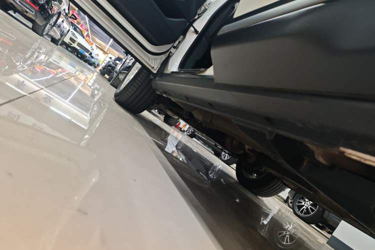 Used Land Rover Range Evoque 2016 2.0T PURE Style Edition Left Side Sill