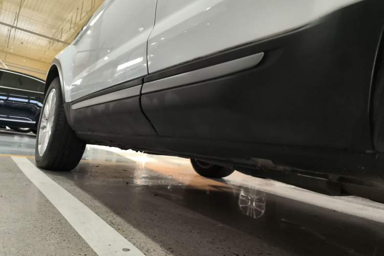 Used Land Rover Range Evoque 2016 2.0T SE Smart Glow Edition Left Side Sill