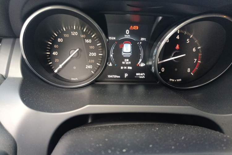 Used Land Rover Range Evoque 2016 2.0T PURE Style Edition Odometer Close Up