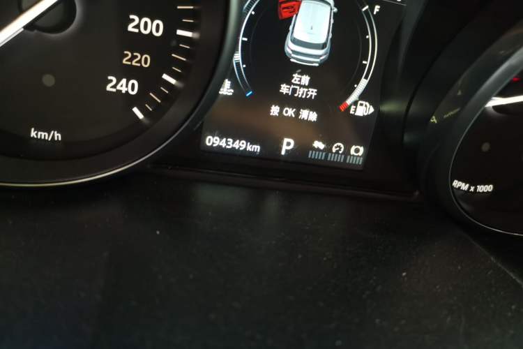 Used Land Rover Range Evoque 2016 2.0T SE Smart Glow Edition Odometer Close Up