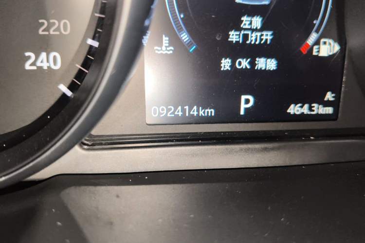Used Land Rover Range Evoque 2016 2.0T PURE Style Edition Odometer Close Up