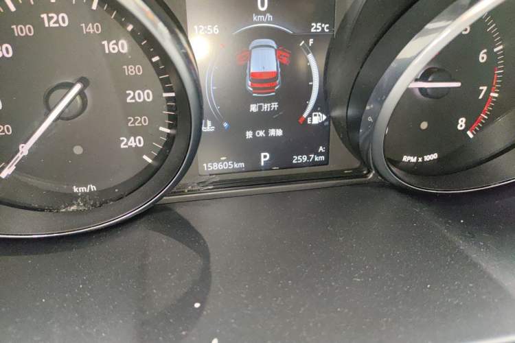 Used Land Rover Range Evoque 2016 2.0T SE Smart Glow Edition Odometer Close Up
