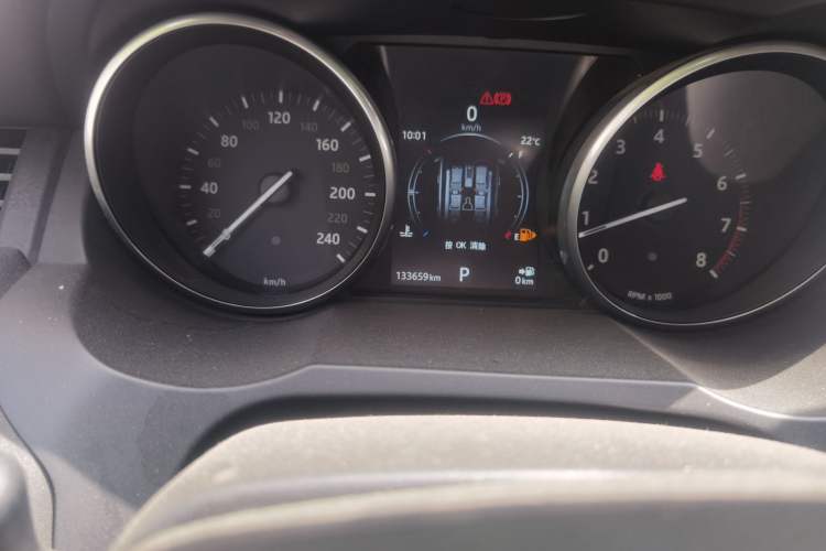 Used Land Rover Range Evoque 2016 2.0T PURE Style Edition Odometer Close Up