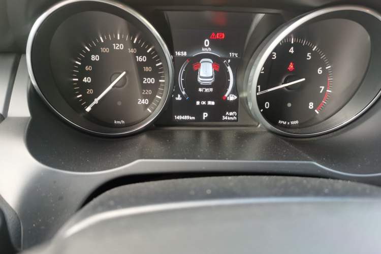 Used Land Rover Range Evoque 2016 2.0T SE Smart Glow Edition Odometer Close Up