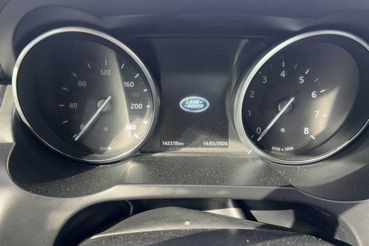 Used Land Rover Range Evoque 2016 2.0T SE Smart Glow Edition Odometer Close Up
