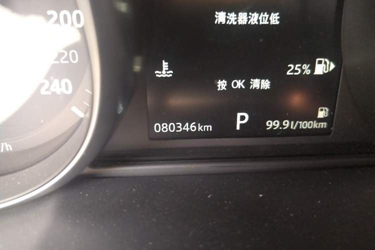 Used Land Rover Range Evoque 2016 2.0T PURE Style Edition Odometer Close Up