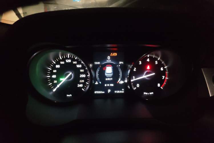 Used Land Rover Range Evoque 2016 2.0T SE Smart Glow Edition Odometer Close Up