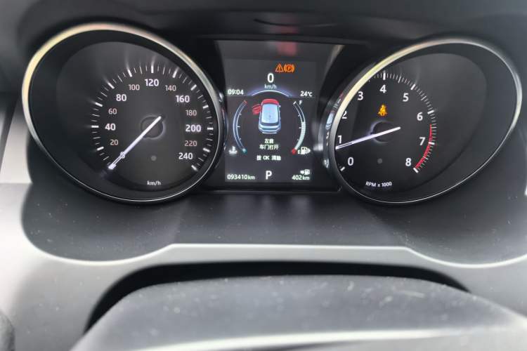 Used Land Rover Range Evoque 2016 2.0T SE Smart Glow Edition Odometer Close Up