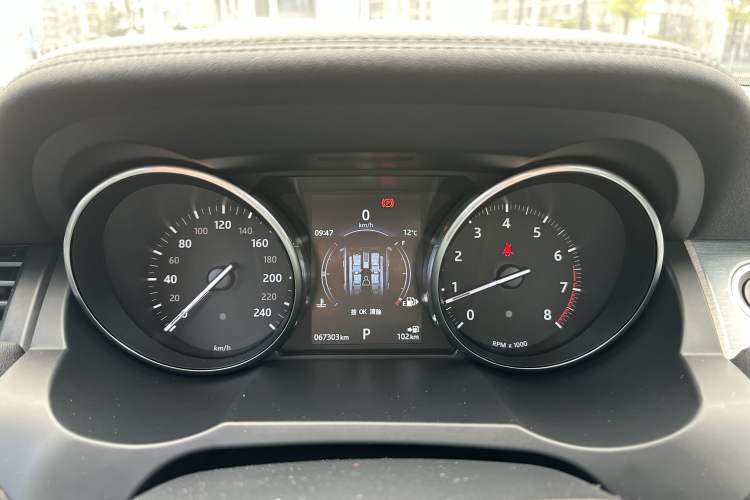 Used Land Rover Range Evoque 2016 2.0T SE Smart Glow Edition Odometer Close Up
