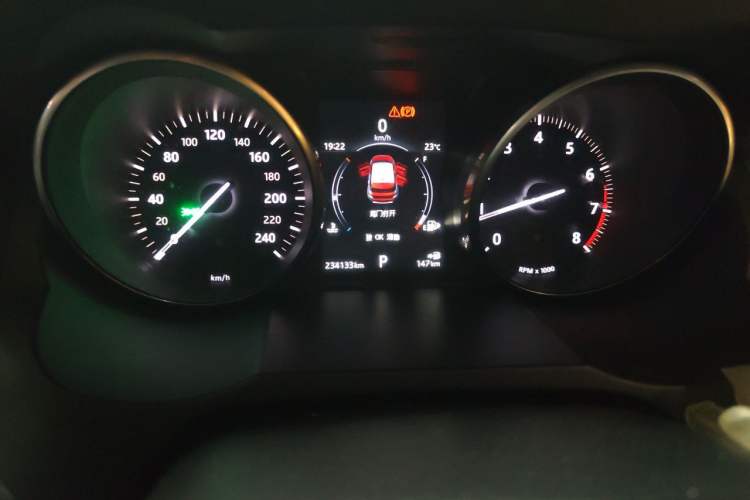 Used Land Rover Range Evoque 2016 2.0T PURE Style Edition Odometer Close Up