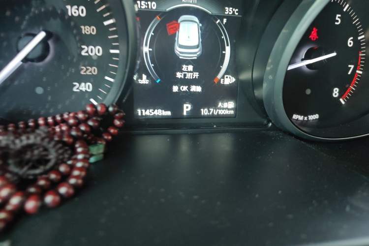 Used Land Rover Range Evoque 2016 2.0T PURE Style Edition Odometer Close Up