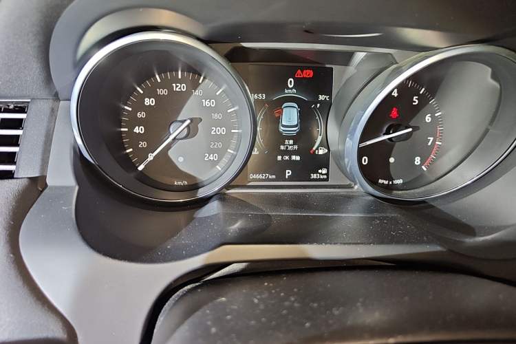 Used Land Rover Range Evoque 2016 2.0T SE Smart Glow Edition Odometer Close Up