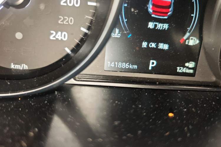Used Land Rover Range Evoque 2016 2.0T SE Smart Glow Edition Odometer Close Up