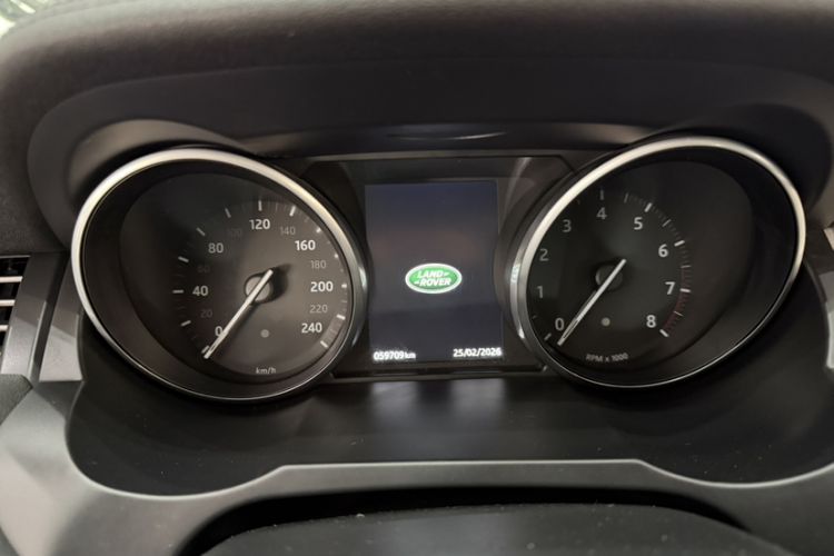 Used Land Rover Range Evoque 2016 2.0T PURE Style Edition Odometer Close Up