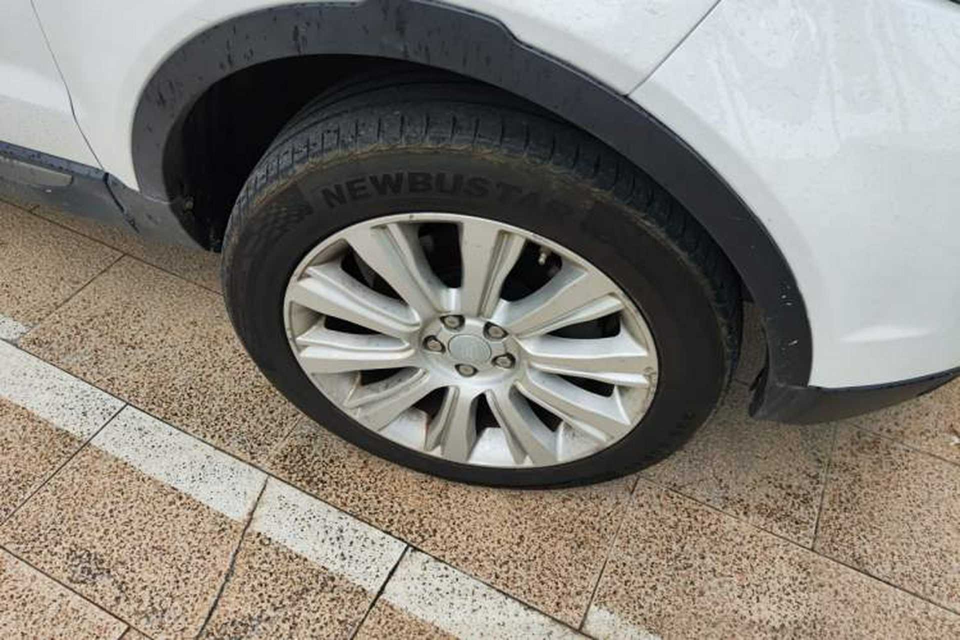 Used Land Rover Range Evoque 2016 2.0T SE Smart Glow Edition Right Front Wheel Hub