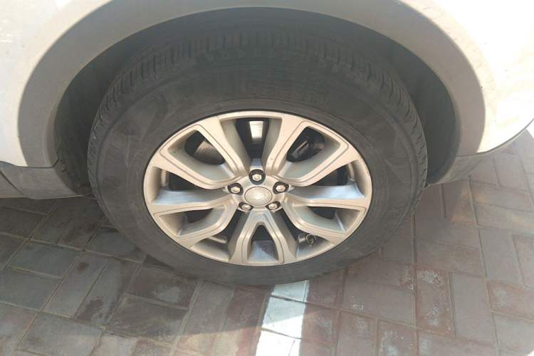 Used Land Rover Range Evoque 2016 2.0T PURE Style Edition Right Front Wheel Hub