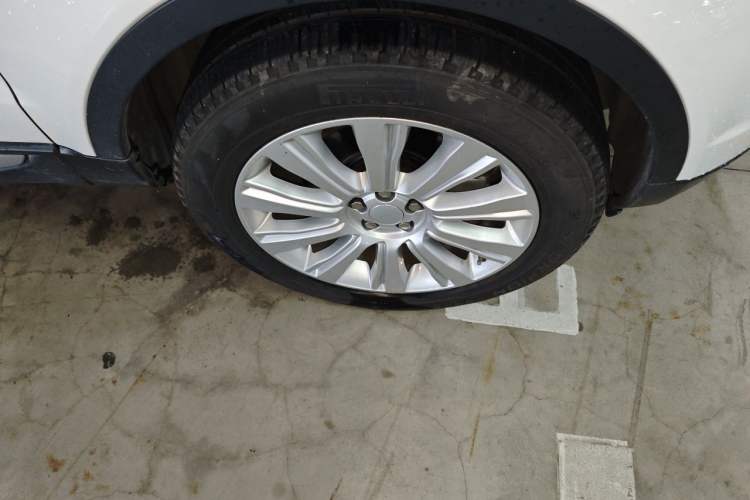 Used Land Rover Range Evoque 2016 2.0T SE Smart Glow Edition Right Front Wheel Hub