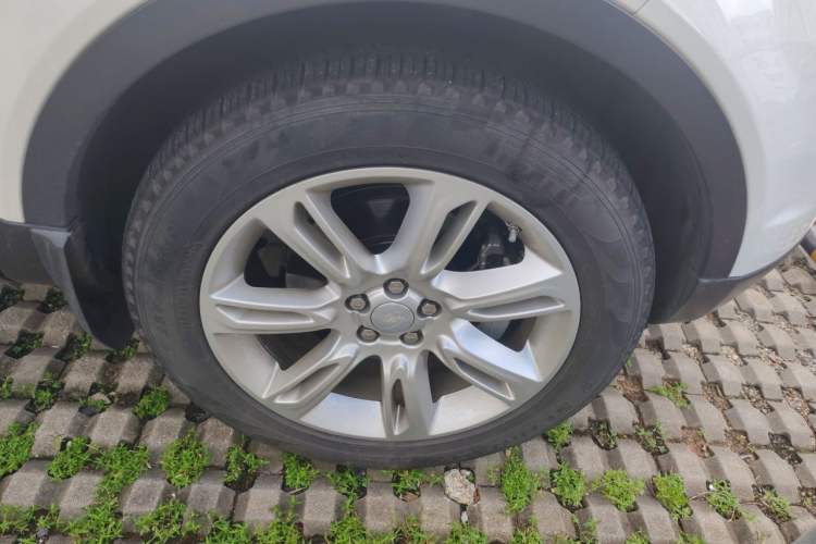 Used Land Rover Range Evoque 2016 2.0T SE PLUS Smart Enjoyment Edition Right Front Wheel Hub
