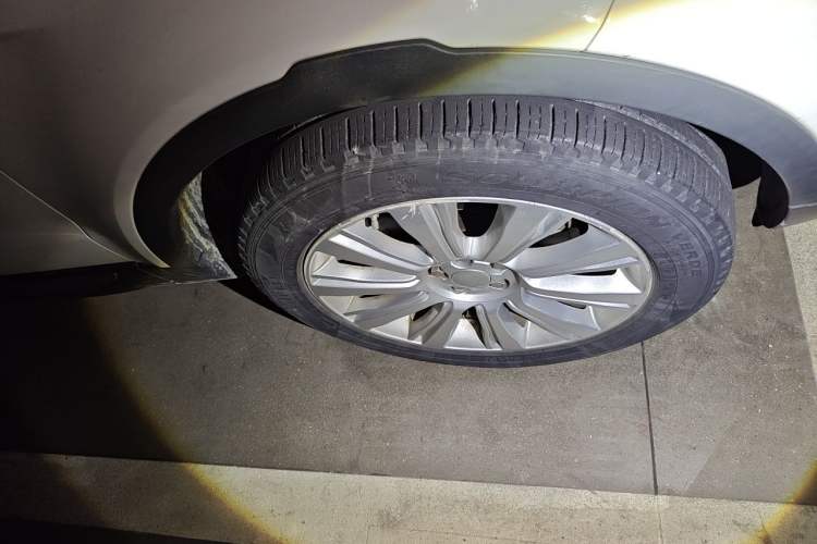 Used Land Rover Range Evoque 2016 2.0T SE Smart Glow Edition Right Front Wheel Hub