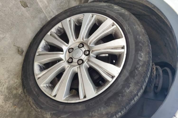 Used Land Rover Range Evoque 2016 2.0T SE Smart Glow Edition Right Front Wheel Hub