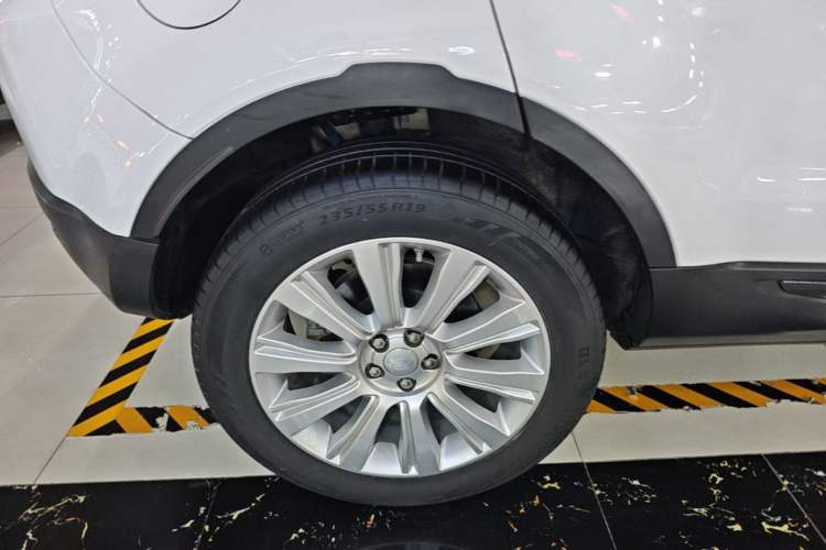 Used Land Rover Range Evoque 2016 2.0T SE Smart Glow Edition Right Rear Wheel Hub