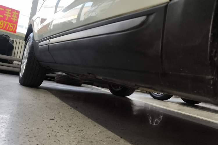 Used Land Rover Range Evoque 2016 2.0T SE Smart Glow Edition Right Side Sill