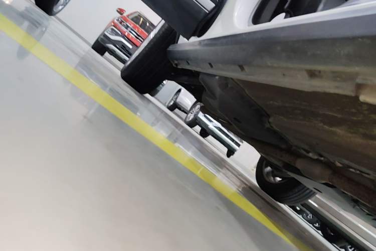 Used Land Rover Range Evoque 2016 2.0T SE Smart Glow Edition Right Side Sill