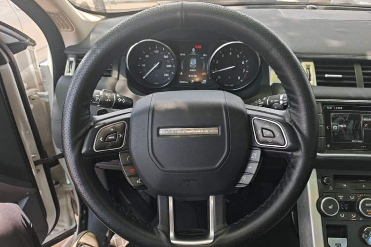 Used Land Rover Range Evoque 2016 2.0T SE Smart Glow Edition Steering Wheel