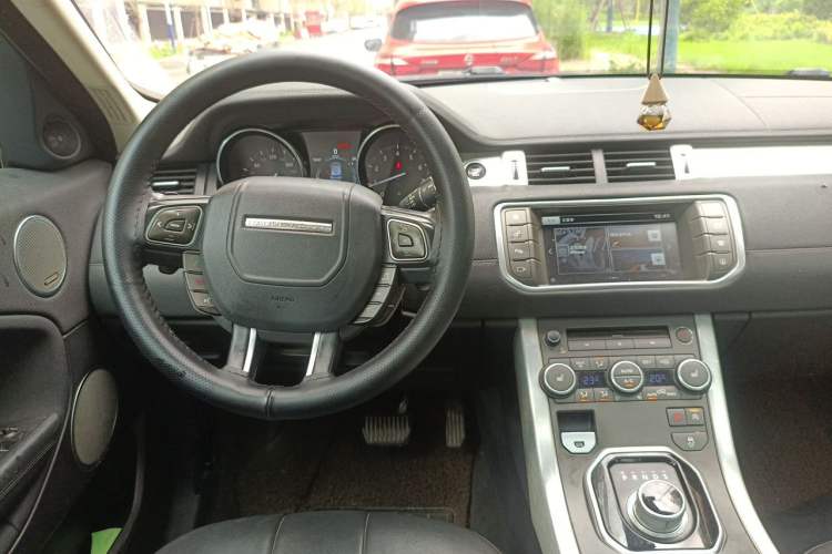 Used Land Rover Range Evoque 2016 2.0T SE Smart Glow Edition Steering Wheel