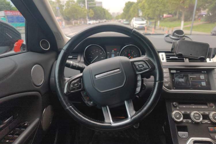 Used Land Rover Range Evoque 2016 2.0T SE Smart Glow Edition Steering Wheel