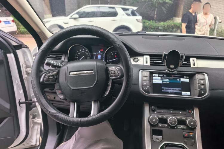 Used Land Rover Range Evoque 2016 2.0T SE Smart Glow Edition Steering Wheel