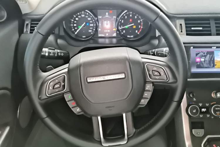 Used Land Rover Range Evoque 2016 2.0T PURE Style Edition Steering Wheel