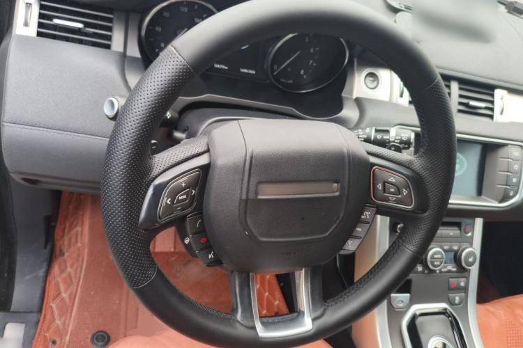 Used Land Rover Range Evoque 2016 2.0T SE Smart Glow Edition Steering Wheel