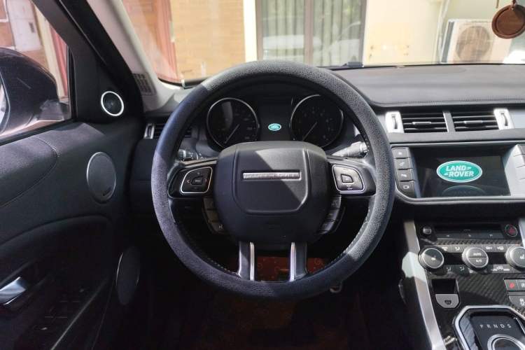 Used Land Rover Range Evoque 2016 2.0T SE Smart Glow Edition Steering Wheel