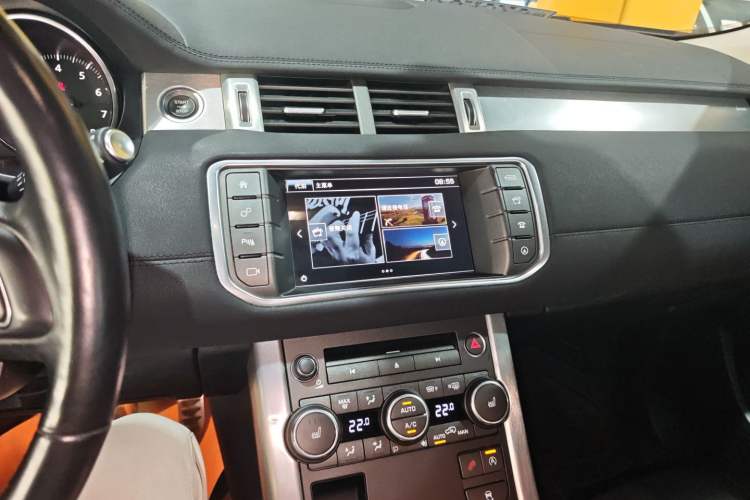 Used Land Rover Range Evoque 2016 2.0T SE Smart Glow Edition Audio And AC Panel