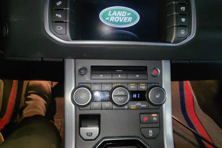 Used Land Rover Range Evoque 2016 2.0T SE Smart Glow Edition Audio And AC Panel