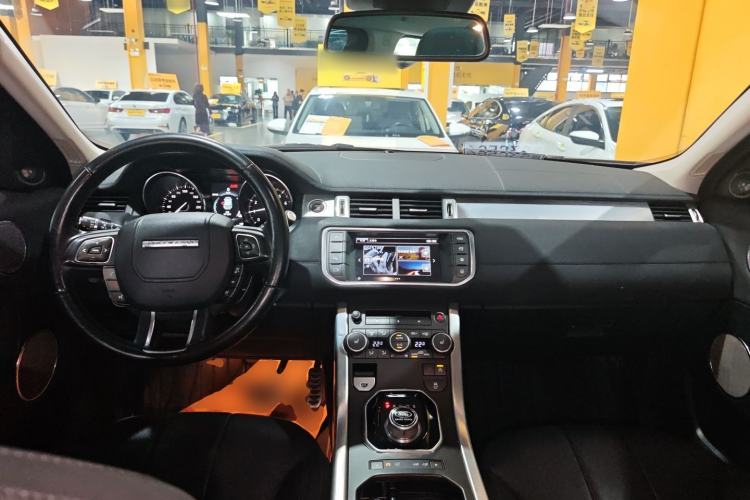 Used Land Rover Range Evoque 2016 2.0T SE Smart Glow Edition Center Console